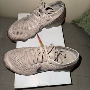 NIKE VaporMax Flyknit | Size 8.5 in Women’s | Great Condition